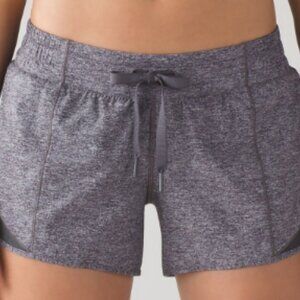 (6262) LULULEMON Hotty Hot Short (4" ) Heathered Black in Sz 6 *Loved